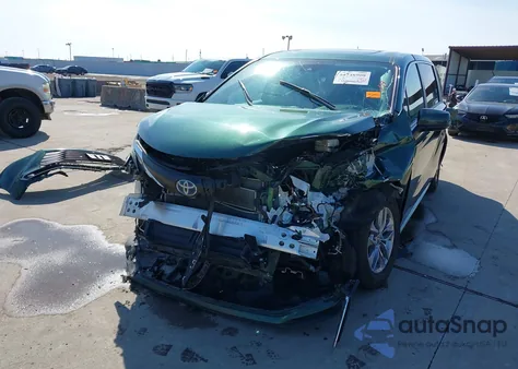 2022 Toyota Sienna Xle z USA, uszkodzony, nr VIN 5TDYRKEC6NS100017